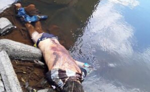 Cuerpo de un hombre es arrojado a un río tras ser asesinado