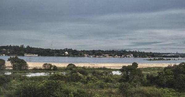 Río Paraguay sube 8 centímetros tras fuertes lluvias