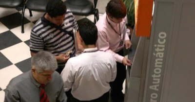 La Nación / Hacienda inicia pago a funcionarios públicos