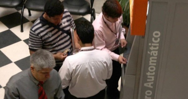 La Nación / Hacienda inicia pago a funcionarios públicos