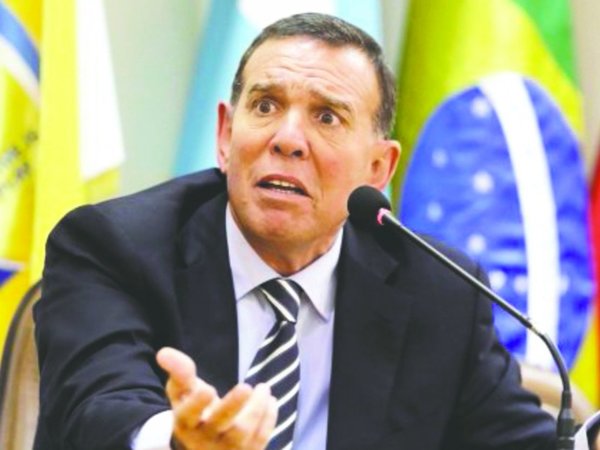 Quiere que el Centenario sancione a Juan Ángel