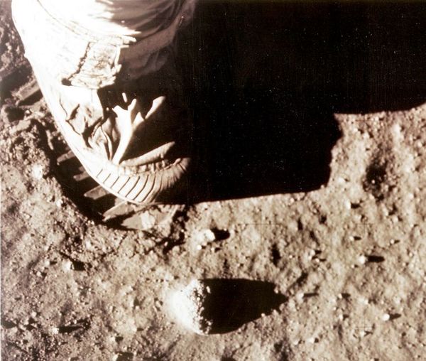Hallan datos inequívocos de agua en la Luna y bolsas que pueden albergarla - Ciencia - ABC Color