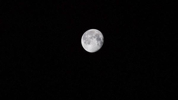 La NASA confirma presencia de agua congelada en la Luna » Ñanduti