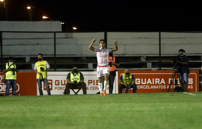 Fernando Romero anota el gol para aplaudir