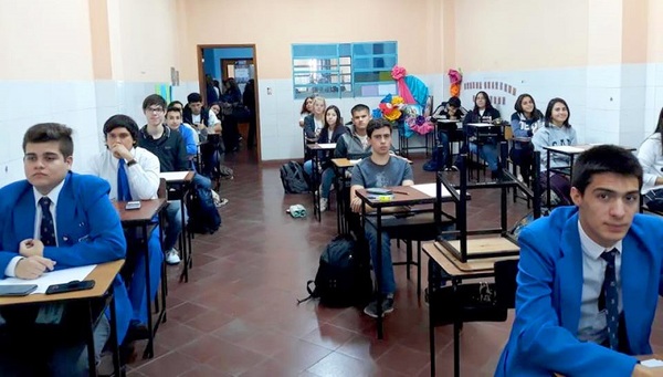 Infectólogo dijo estar en contra del retorno a clases presenciales
