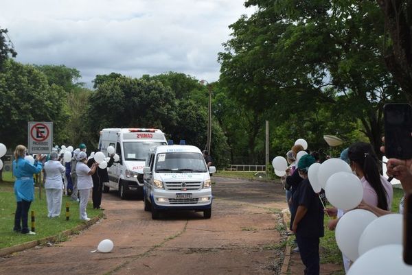 Emotiva despedida a una enfermera del IPS, víctima del covid-19 - Nacionales - ABC Color