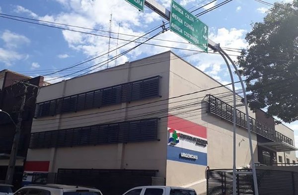 Trabajadores de Hospital de Trauma exigen pago de bonificación ya aprobada - ADN Paraguayo
