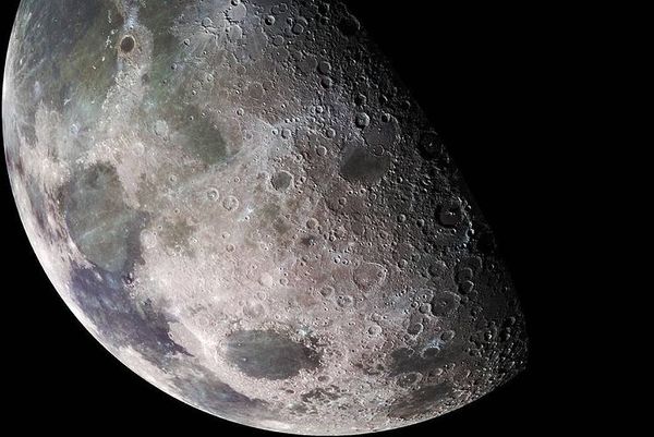 La NASA anuncia que existe agua en la luna