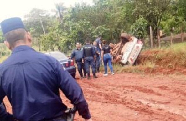 Millonario asalto a estación de servicios en Juan León Mallorquín - Noticiero Paraguay