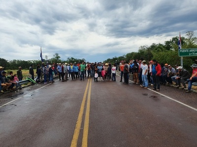 Sin tierras cierran ruta Concepción-Vallemi