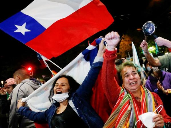 Chile desecha Constitución de Pinochet y encara nueva era