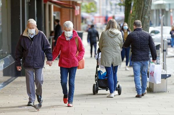 La vacuna de Oxford contra el covid genera inmunidad en adultos mayores - Mundo - ABC Color