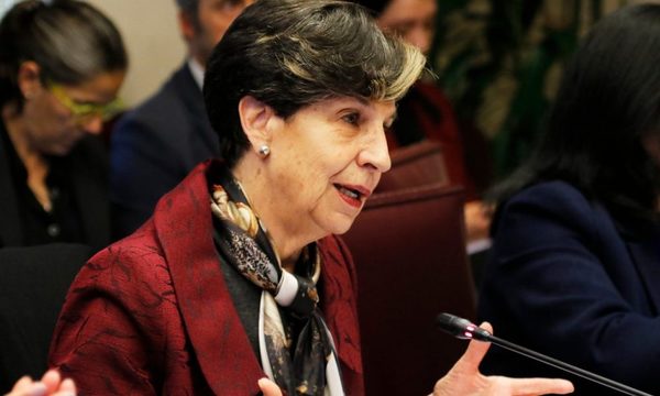 Isabel Allende llama a unidad de la oposición tras referéndum constitucional