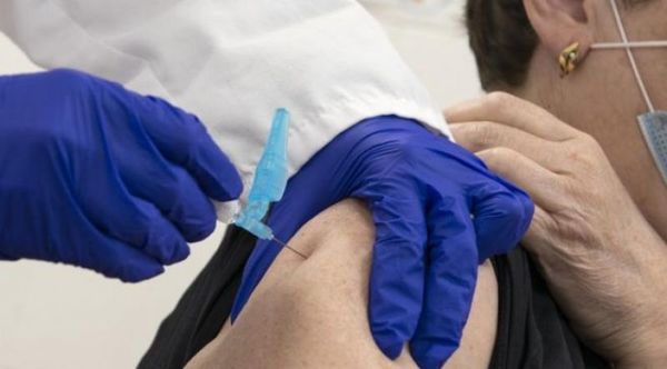 Ya son 48 los fallecidos al recibir la vacuna de la gripe y empieza a paralizarse su uso en Asia