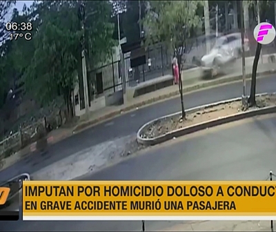 Amplían imputación a conductora que atropelló a trabajadora en parada de buses