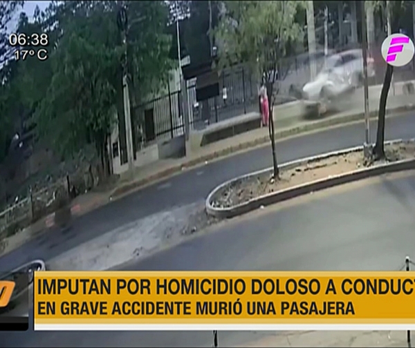 Amplían imputación a conductora que atropelló a trabajadora en parada de buses