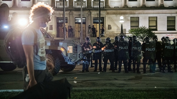 La Policía de EE.UU. abate a un afroamericano en Filadelfia y se origina una nueva oleada de protestas » Ñanduti