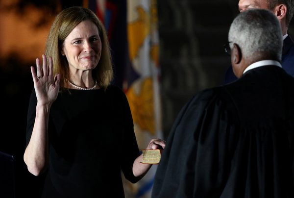 Amy Coney Barret, de 48 años y 7 hijos, se convierte en la mujer más joven en ser designada Jueza de la Suprema Corte de EEUU