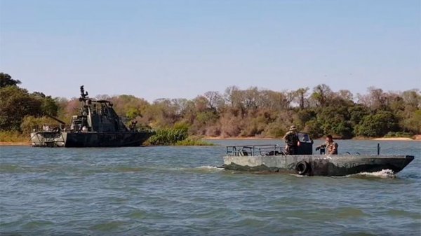 A BALAZOS «ESPANTAN» A PESCADORES PARAGUAYOS DE AGUAS ARGENTINAS