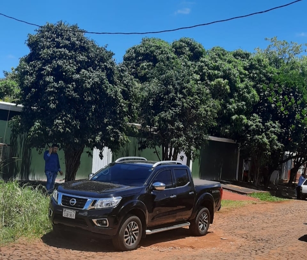 Abandonan una CAMIONETA, motor en MARCHA en CDE