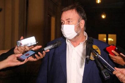Benigno López presenta renuncia al cargo de Ministro de Hacienda