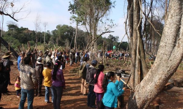 Grupos de ocupantes de tierra se balean: un muerto, policía no se mete por temor