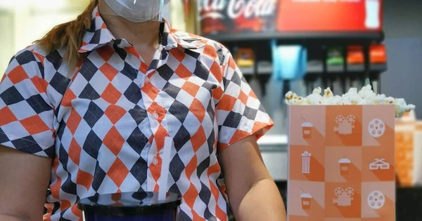 La Nación / Reabrió el Cine Villamorra con “7 cajas”