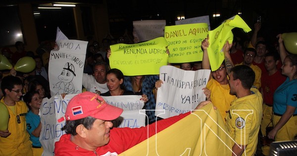 La Nación / Comisión apoya convertir a Bomberos en institución, pero rechaza el seguro y atención médica