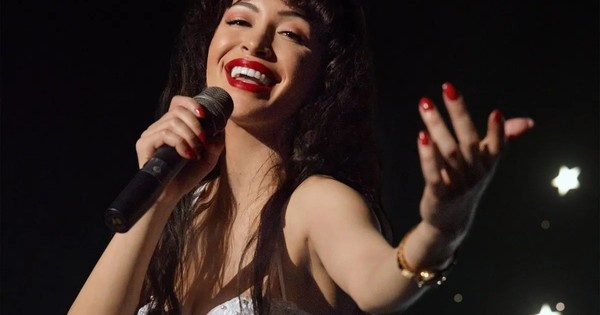 La Nación / Netflix revela el tráiler oficial de “Selena: la serie” y la fecha de su primera emisión