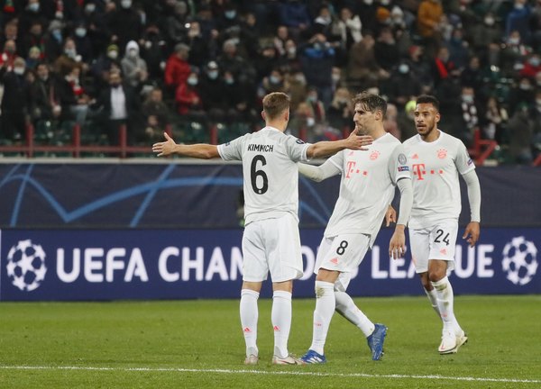 Bayern Múnich se esfuerza pero mantiene la racha ganadora en Champions