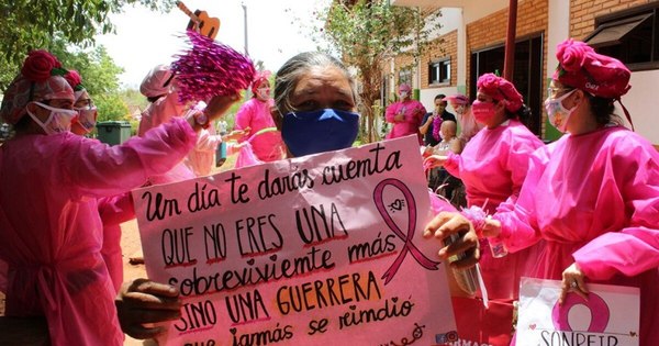 La Nación / “Caravana albirrosa”: doctores payasonrisas acompañan lucha de mujeres contra el cáncer