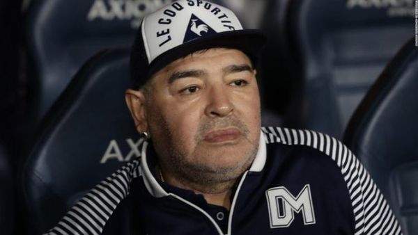 Diego Maradona, en aislamiento por un posible caso de coronavirus en su entorno