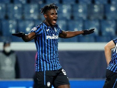 Duván Zapata rescata al Atalanta