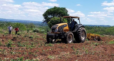 Productores de Caazapá reciben apoyo de la gobernación - Noticiero Paraguay