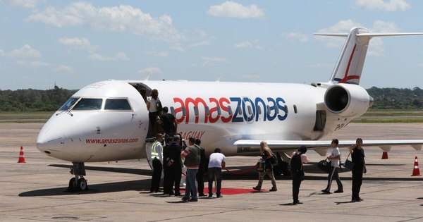 La Nación / Desde el 3 de noviembre se reanudarán vuelos a Bolivia