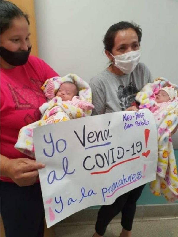 ¡Emotivo! Bebé prematura venció el covid y se reencuentra con su gemela | Noticias Paraguay