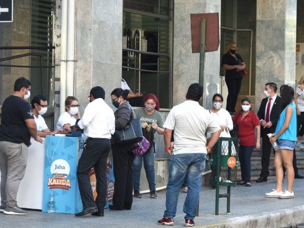 Vendedores aprovechan y revenden billetes electrónicos a altos costos
