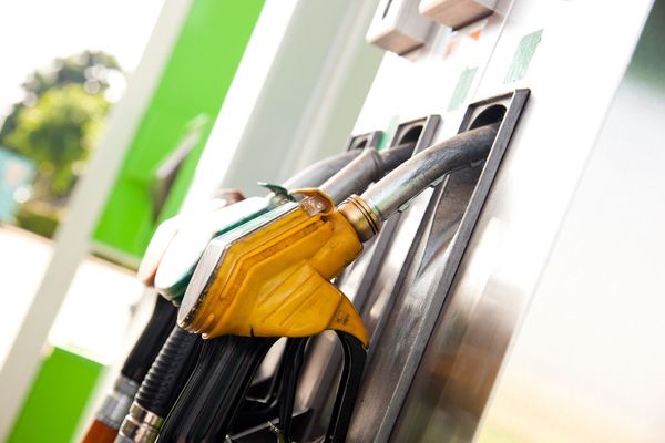 Precio de combustibles: Aseguran que stock suficiente neutraliza efectos de suba del dólar y bajante del río - MarketData