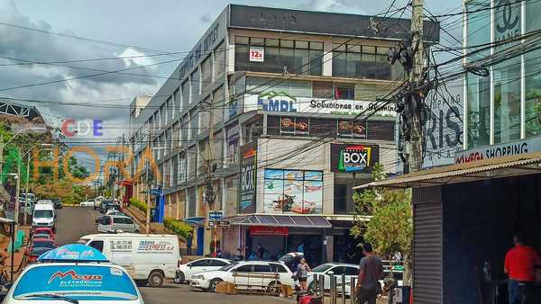 Intendente de CDE “AGARRO” Shopping BOX porque es un PELIGRO para la VIDA