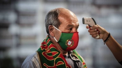 HOY / Uso de mascarilla en la calle es obligatorio recién desde hoy en Portugal