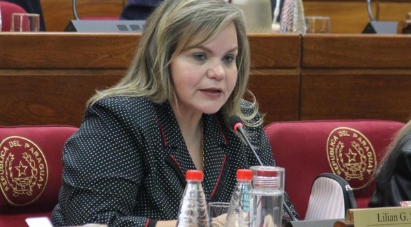 Lilian Samaniego cree que Senado no tratará destitución de Zacarías ni de Friedmann