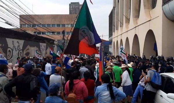 Campesinos critican desatención de Gobierno pese a acuerdo firmado