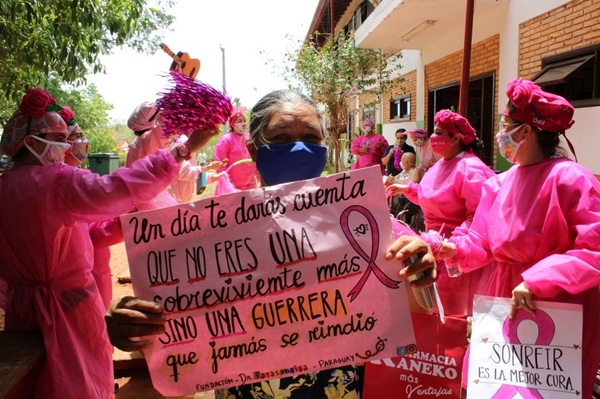 La "caravana rosa" recorre hospitales para alentar a quienes luchan contra el cáncer de mama » Ñanduti