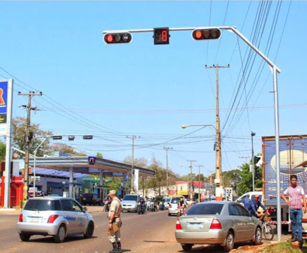 Rojas no retira semáforos innecesarios de las calles de Hernandarias