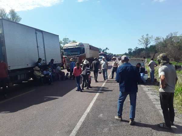 Sin tierras cierran ruta a Vallemí