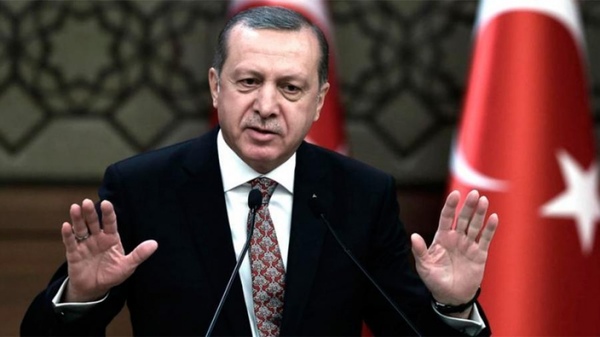 Erdogan condena una caricatura suya publicada por la revista francesa Charlie Hebdo | .::Agencia IP::.