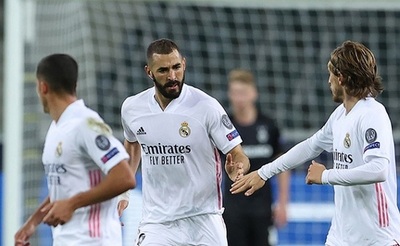 Insólito: Benzema pide no pasar el balón a un compañero