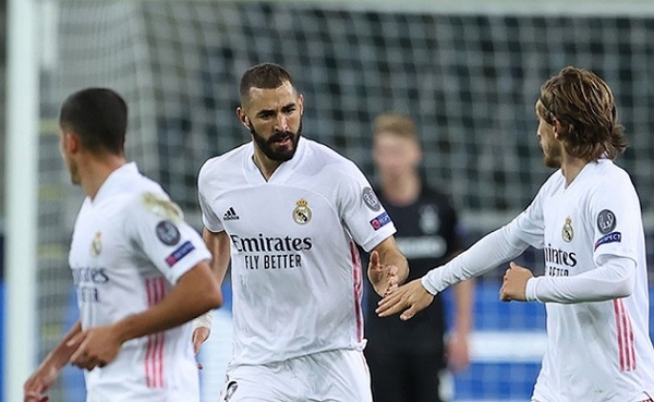 Insólito: Benzema pide no pasar el balón a un compañero