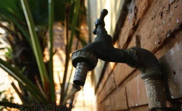 HOY / Falta de agua se debe al mantenimiento de filtros a Planta de Viñas Cué, informan