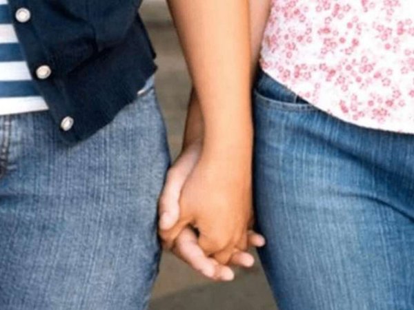 Catequista se casó con una persona de su mismo sexo y fue separada del cargo